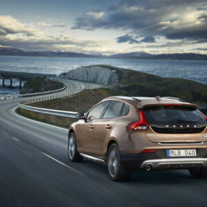 005-volvo-v40-cross-country