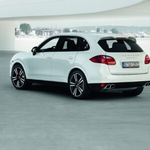 Global-images-2012-10-12-Porsche-Cayenne-Turbo-S-04