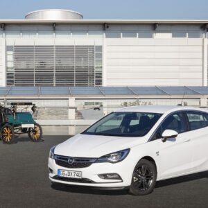 Opel Astra Sondermodell „120 Jahre Automobilbau bei Opel“