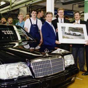 Mercedes-Benz E 500: Doppeljubiläum für Youngtimer-Legende vor 25 JahrenMercedes-Benz E 500: Double anniversary for young classic legend dating back 25 years