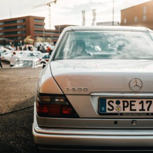 Mercedes-Benz E 500: Doppeljubiläum für Youngtimer-Legende vor 25 JahrenMercedes-Benz E 500: Double anniversary for young classic legend dating back 25 years