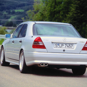 Erstes Gemeinschaftsprojekt von Mercedes-Benz und AMG: Premiere für den starken C von AMG vor 25 Jahren

First joint project between Mercedes-Benz and AMG: Premiere for the powerful C from AMG 25 years ago