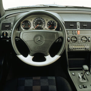 Erstes Gemeinschaftsprojekt von Mercedes-Benz und AMG: Premiere für den starken C von AMG vor 25 Jahren

First joint project between Mercedes-Benz and AMG: Premiere for the powerful C from AMG 25 years ago