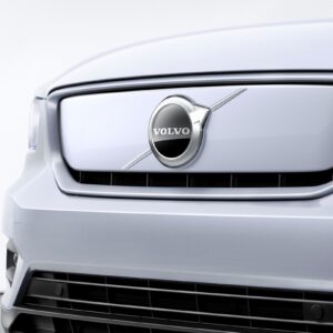 Volvo XC40 Recharge P8 AWD in Glacier Silver