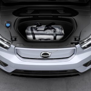 Volvo XC40 Recharge P8 AWD in Glacier Silver
