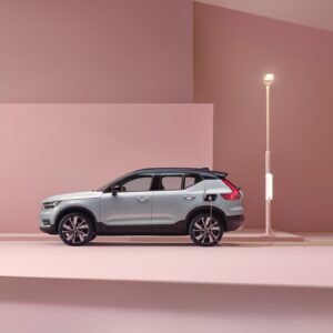 Volvo XC40 Recharge P8 AWD in Glacier Silver