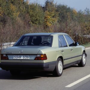 Die neue Mittelklasse: Mercedes-Benz präsentiert vor 35 Jahren die Baureihe 124

The new executive segment: Mercedes-Benz 124 model series, introduced 35 years ago