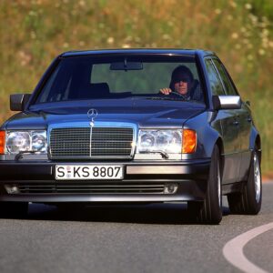 Die neue Mittelklasse: Mercedes-Benz präsentiert vor 35 Jahren die Baureihe 124

The new executive segment: Mercedes-Benz 124 model series, introduced 35 years ago