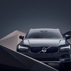 Studio images – The refreshed Volvo V90 B6 AWD Cross Country in Thunder Grey