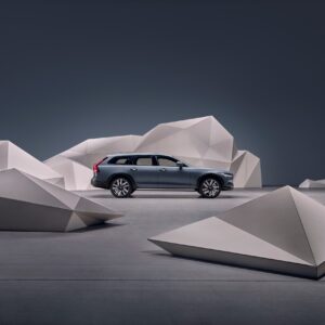 Studio images – the refreshed Volvo V90 B6 AWD Cross Country in Thunder Grey