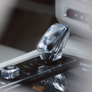 The refreshed Volvo V90/S90 Interior Detail – Orrefors Gear shift