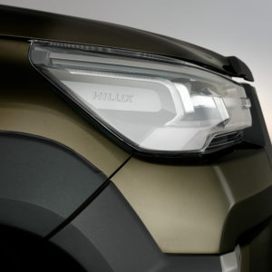 HILUX detail front lamp side