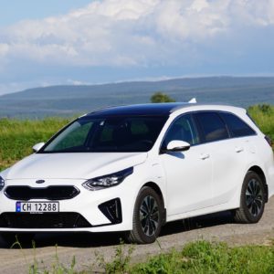 Kia_Ceed_hybrid_029