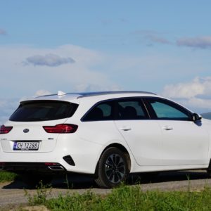 Kia_Ceed_hybrid_038