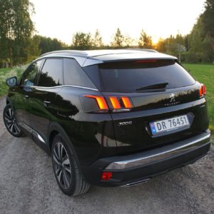 Peugeot_3008_Hybrid4_001