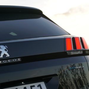 Peugeot_3008_Hybrid4_003