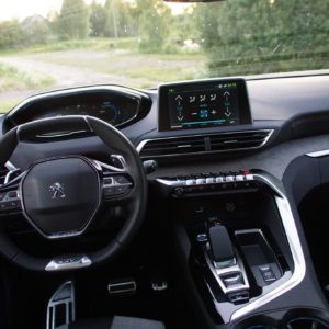 Peugeot_3008_Hybrid4_009