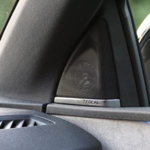 Peugeot_3008_Hybrid4_010