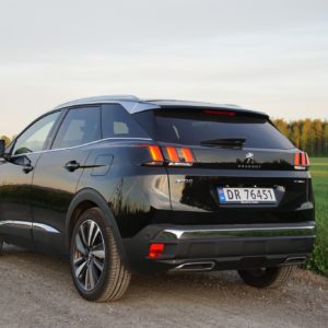 Peugeot_3008_Hybrid4_041