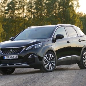 Peugeot_3008_Hybrid4_045