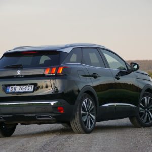 Peugeot_3008_Hybrid4_055