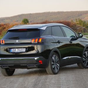 Peugeot_3008_Hybrid4_057