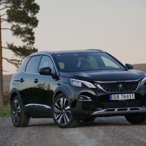 Peugeot_3008_Hybrid4_060