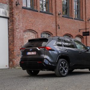 Toyota_RAV4_plugin_019