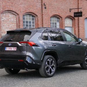 Toyota_RAV4_plugin_021