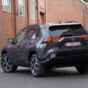 Toyota_RAV4_plugin_028