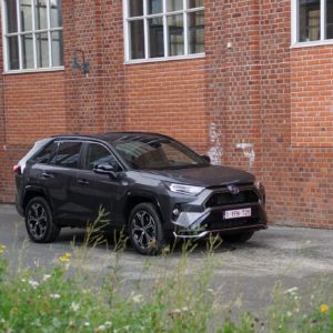 Toyota_RAV4_plugin_030