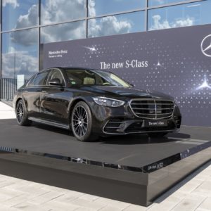 Weltpremiere der neuen Mercedes-Benz S-Klasse in der Factory 56

World premiere of the new Mercedes-Benz S-Class at Factory 56