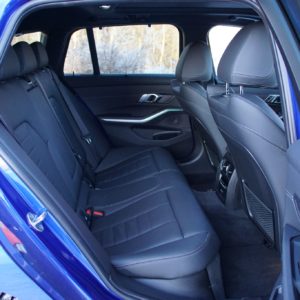 BMW_330e_touring_005