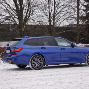 BMW_330e_touring_014
