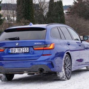 BMW_330e_touring_016
