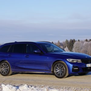 BMW_330e_touring_030