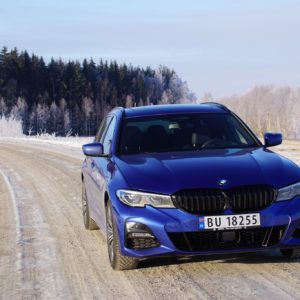 BMW_330e_touring_039