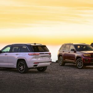 All-new 2022 Jeep® Grand Cherokee Summit 4xe (left) and 2022 Jee