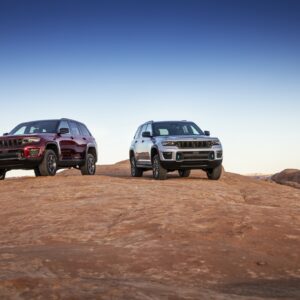 All-new 2022 Jeep® Grand Cherokee Trailhawk (left) and Trailhawk