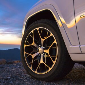 All-new 2022 Jeep® Grand Cherokee Summit 4xe