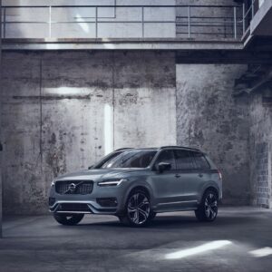 XC90 Recharge Plug-In Hybrid R-Design, in Thunder Grey