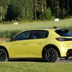 Peugeot_208_013